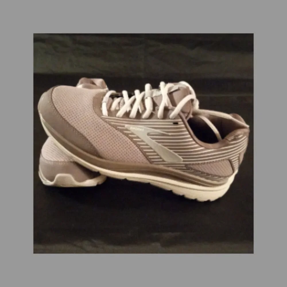 BROOKS Addiction Walker Suede Shoes - Picture 7 of 10